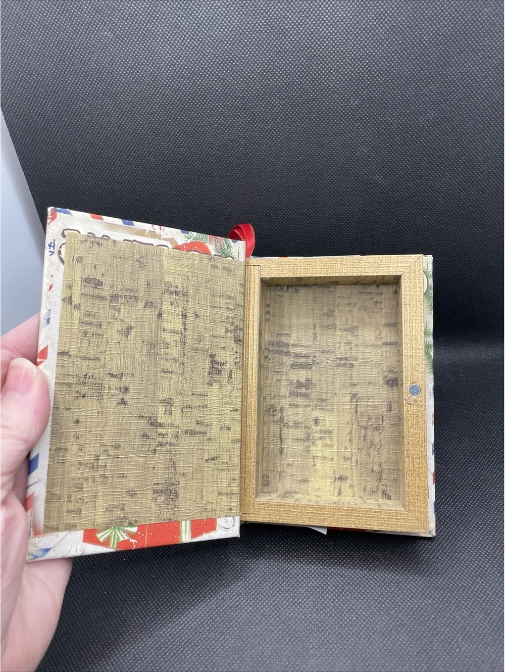 Mr Christmas magnetic Ornament Book Model 18647